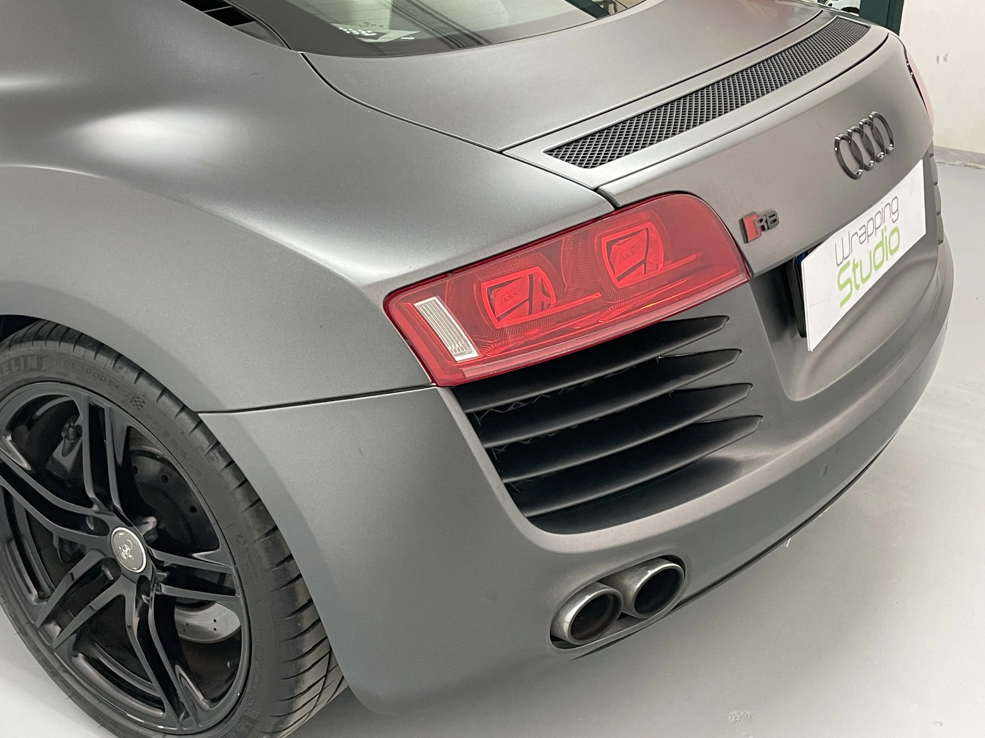 Audi R8 | Wrapping Matte Dark Charcoal