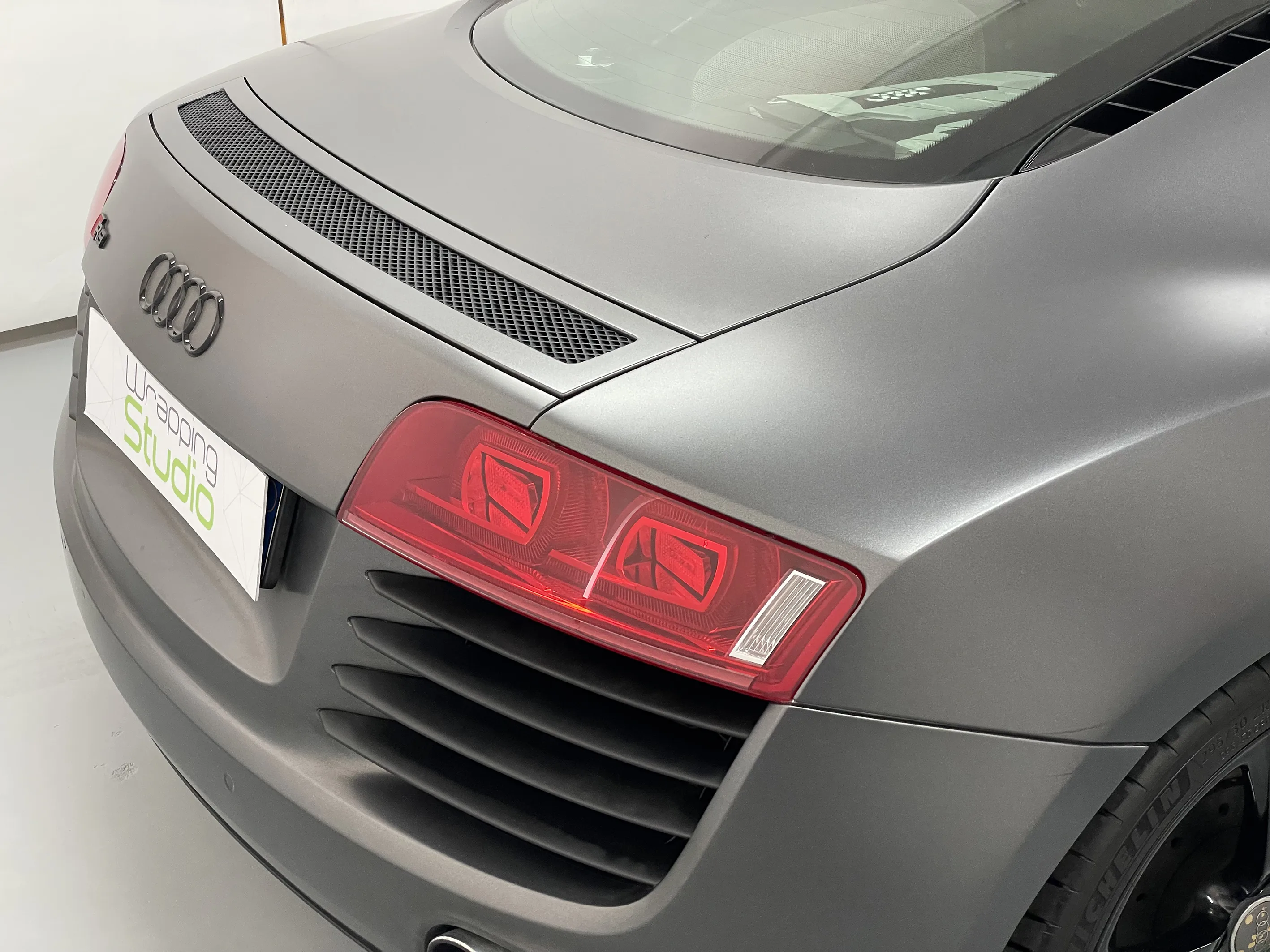 Audi R8 | Wrapping Matte Dark Charcoal
