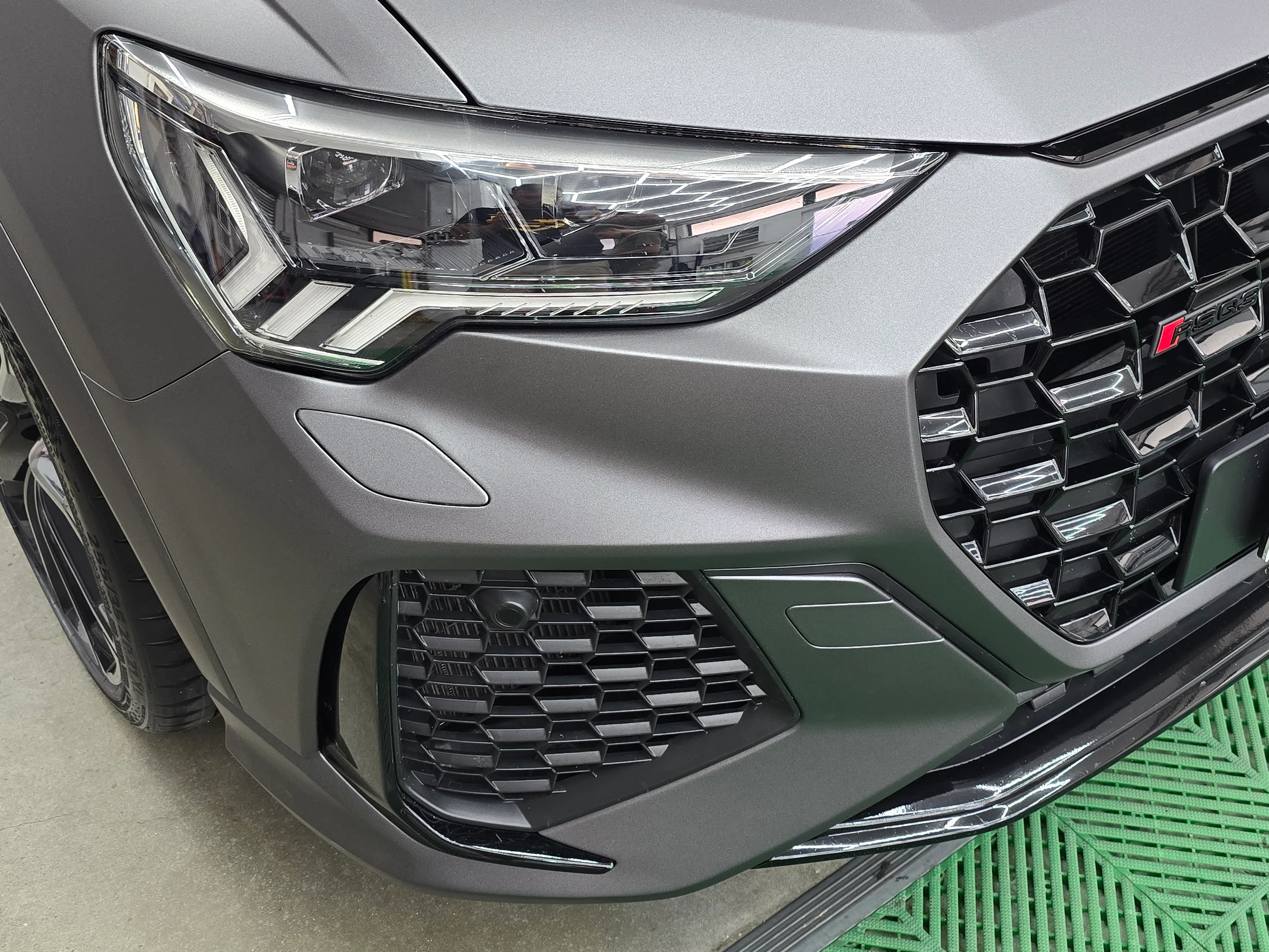 Audi RSQ3 | Wrapping Matte Dark Grey
