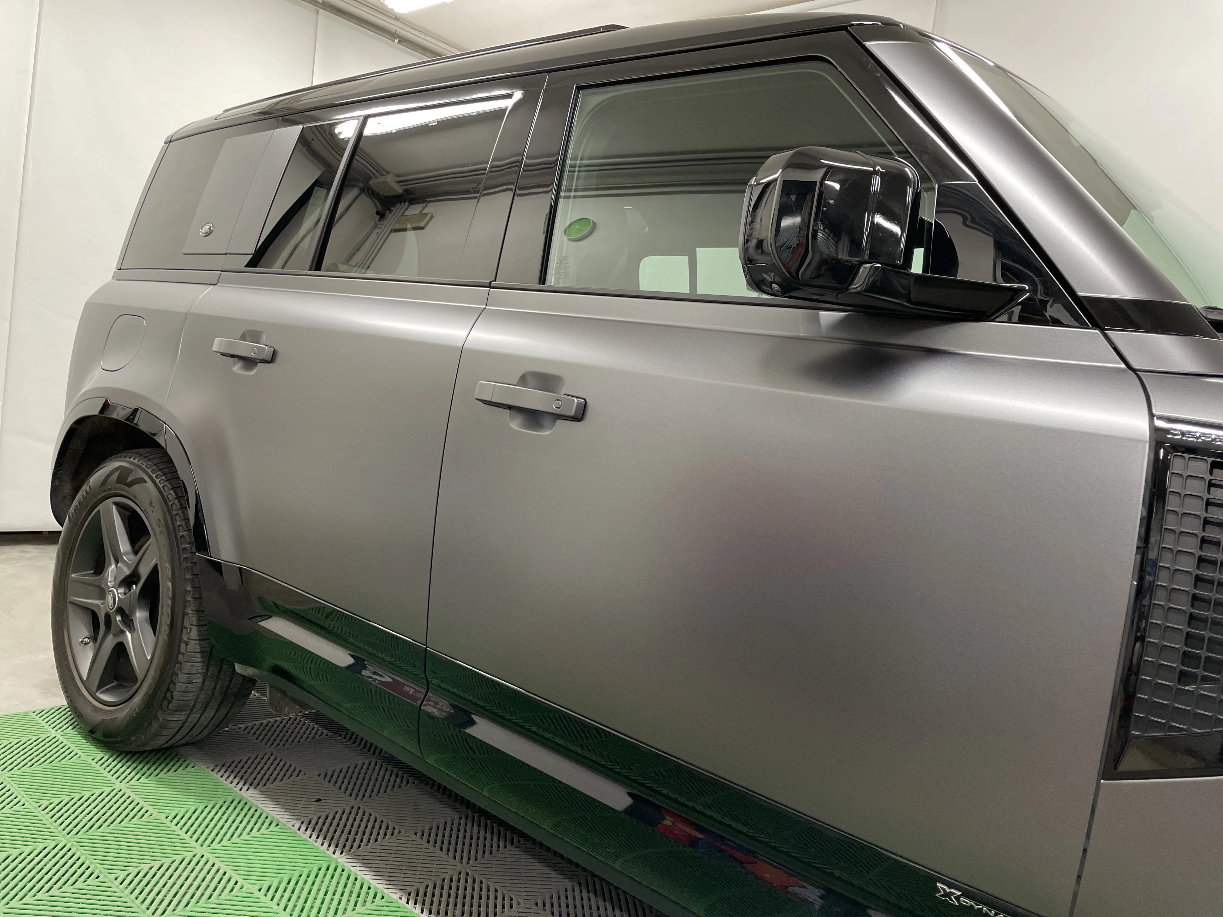 Land Rover Defender | Matte Dark Gray