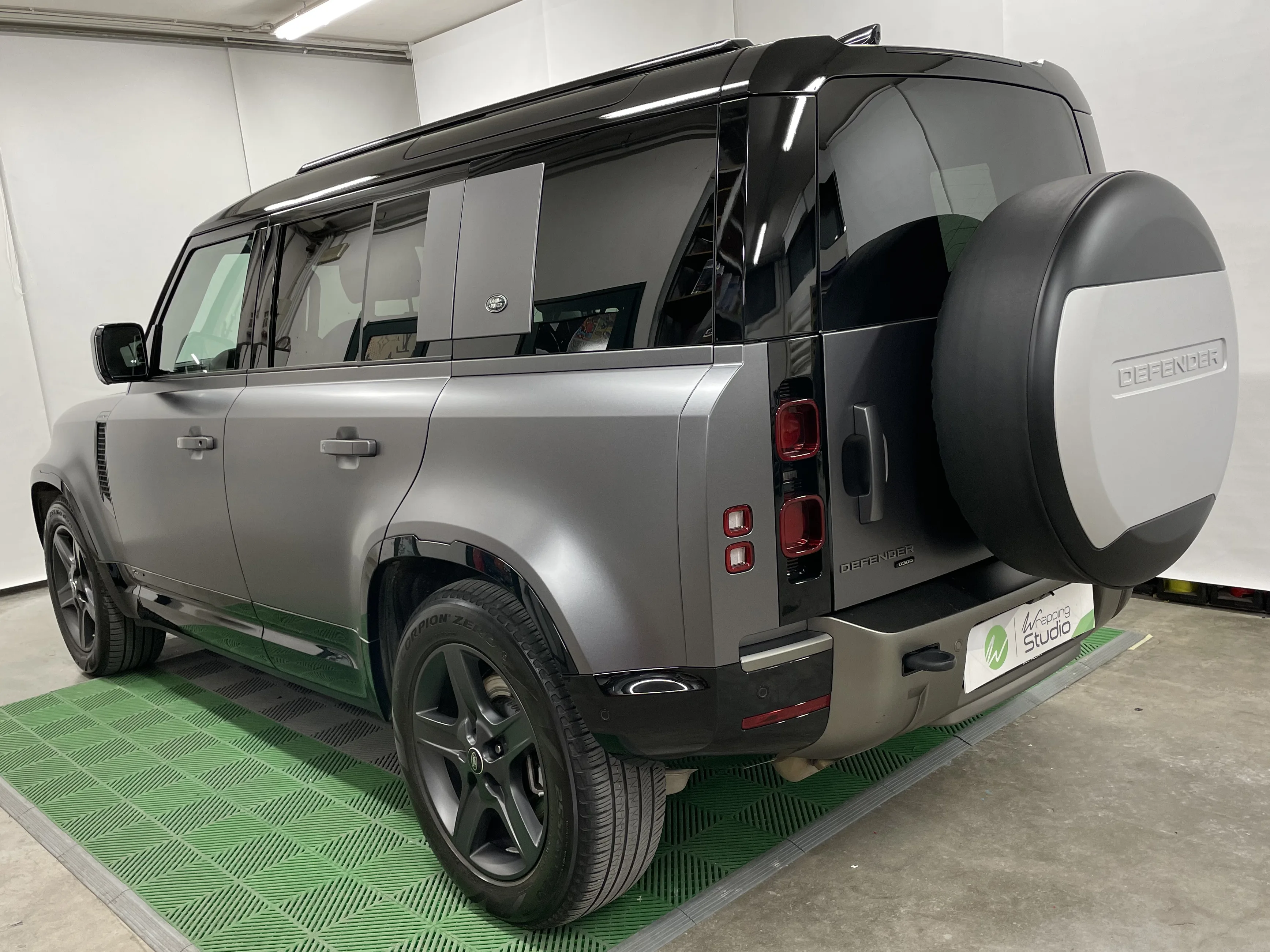 Land Rover Defender | Matte Dark Gray