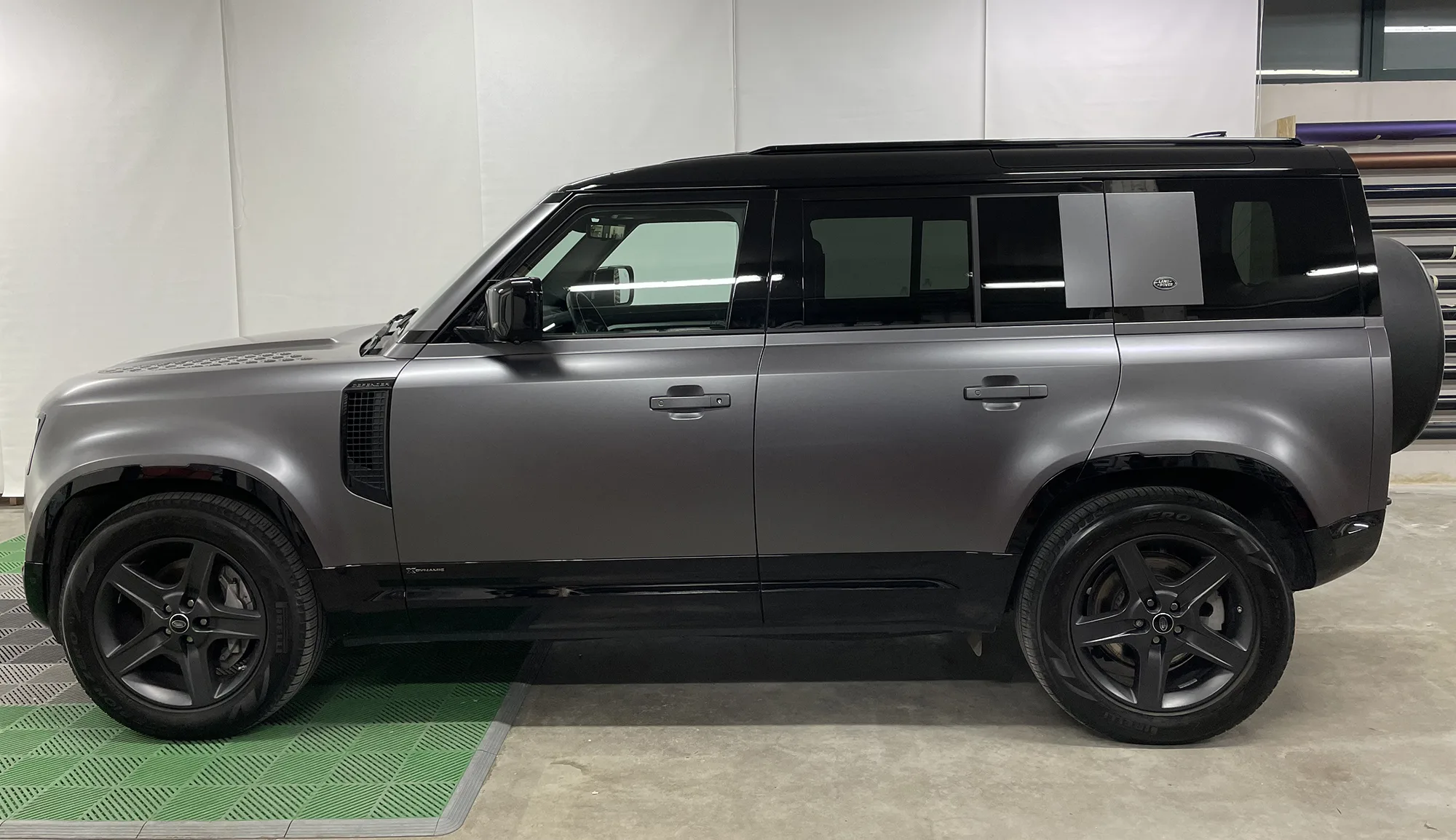 Land Rover Defender | Matte Dark Gray
