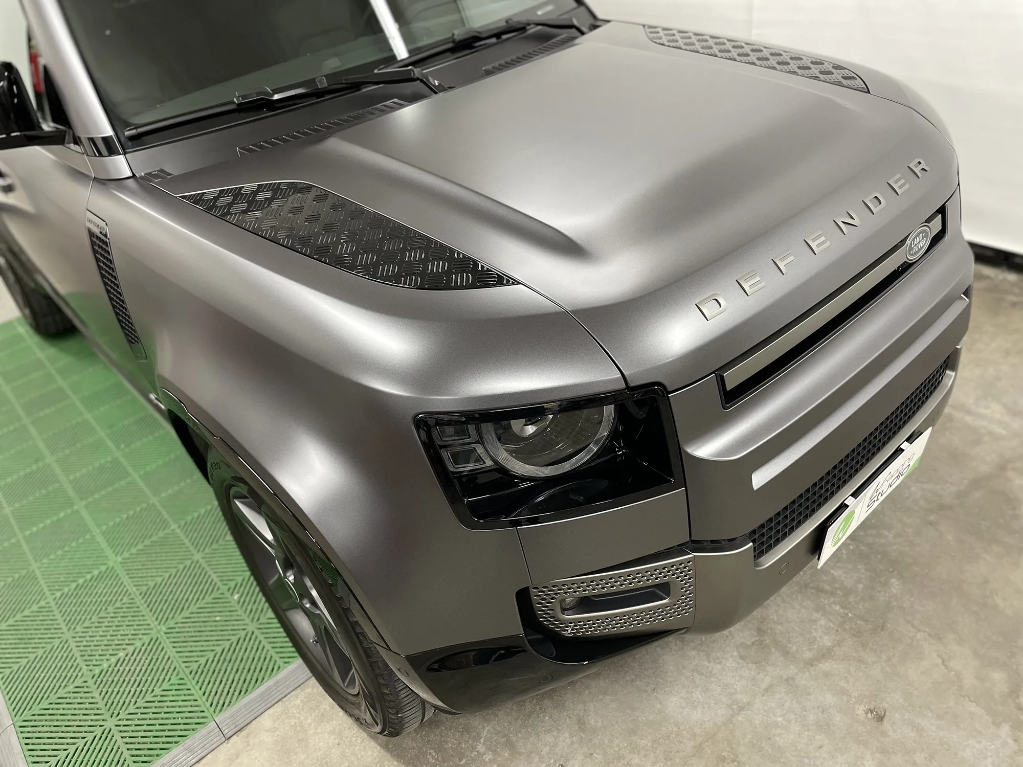 Land Rover Defender | Matte Dark Gray