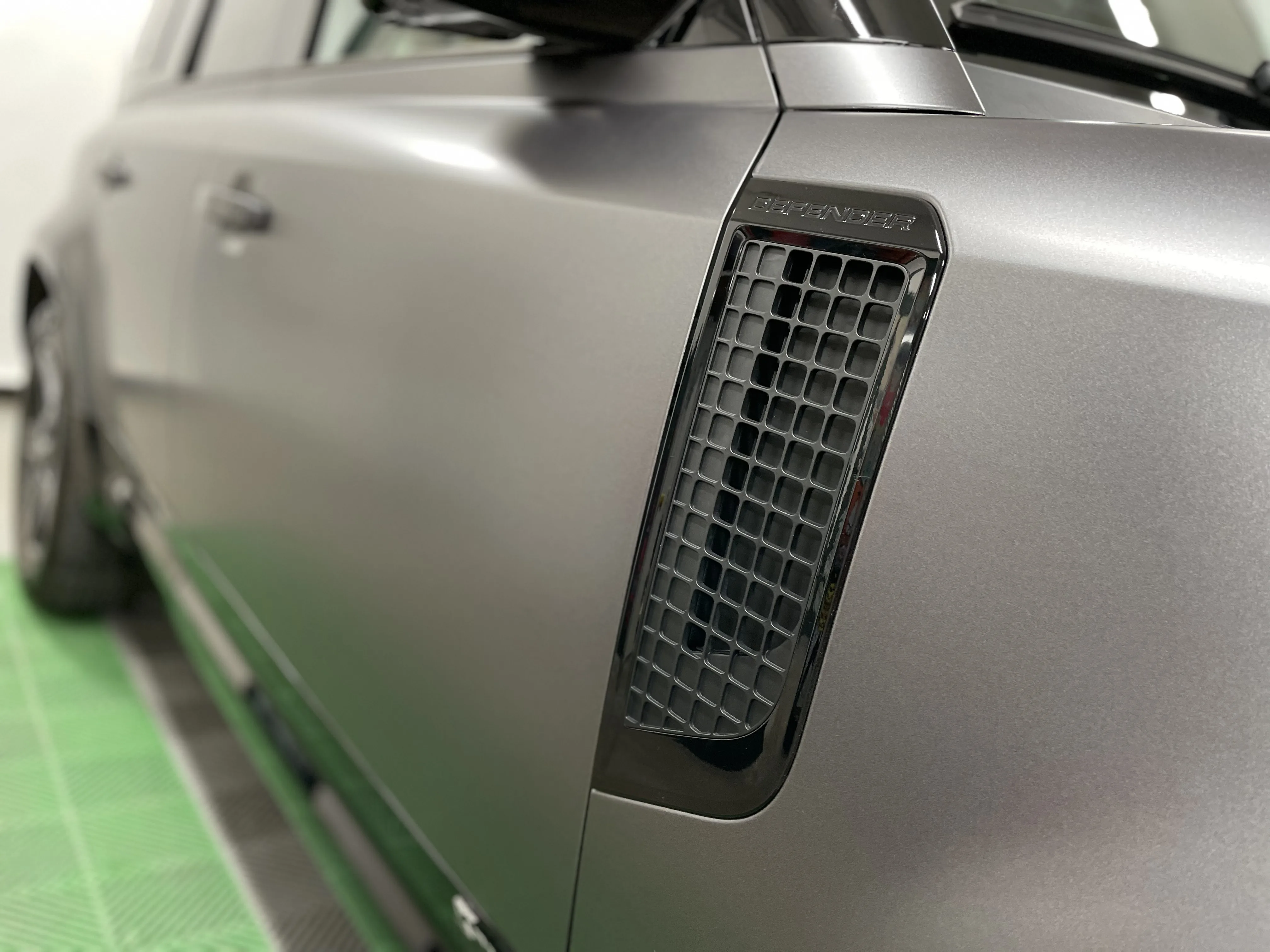 Land Rover Defender | Matte Dark Gray