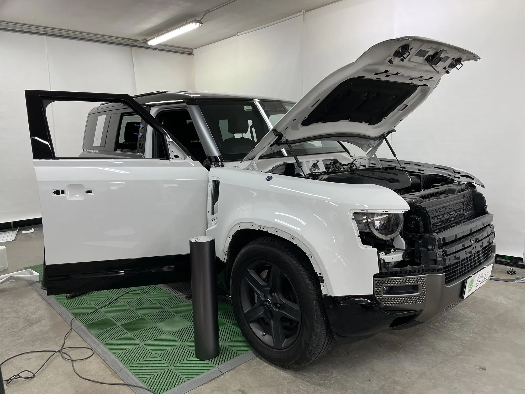 Land Rover Defender | Matte Dark Gray