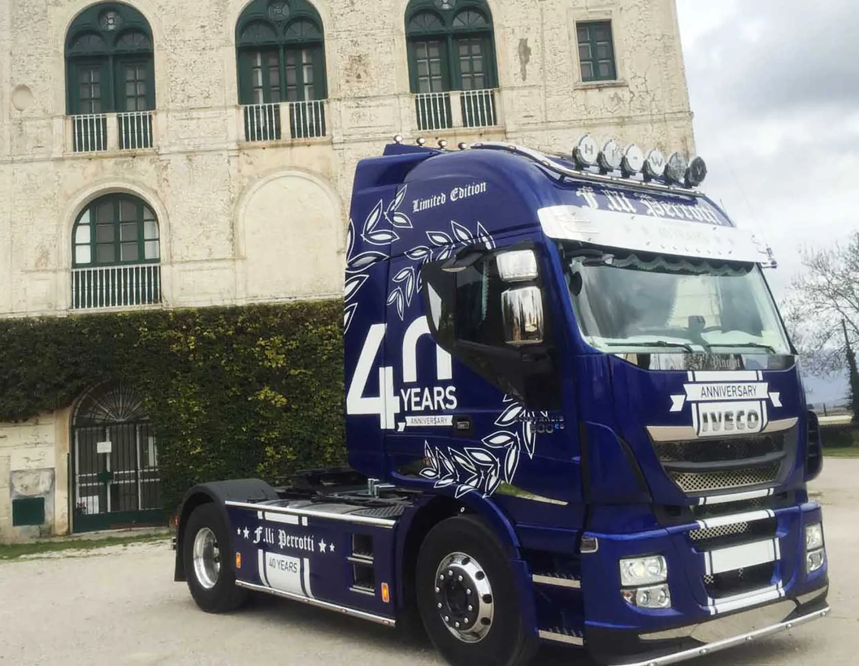 Autotrasporti Fratelli Perrotti -  Decorazione Iveco 40°Anniversario