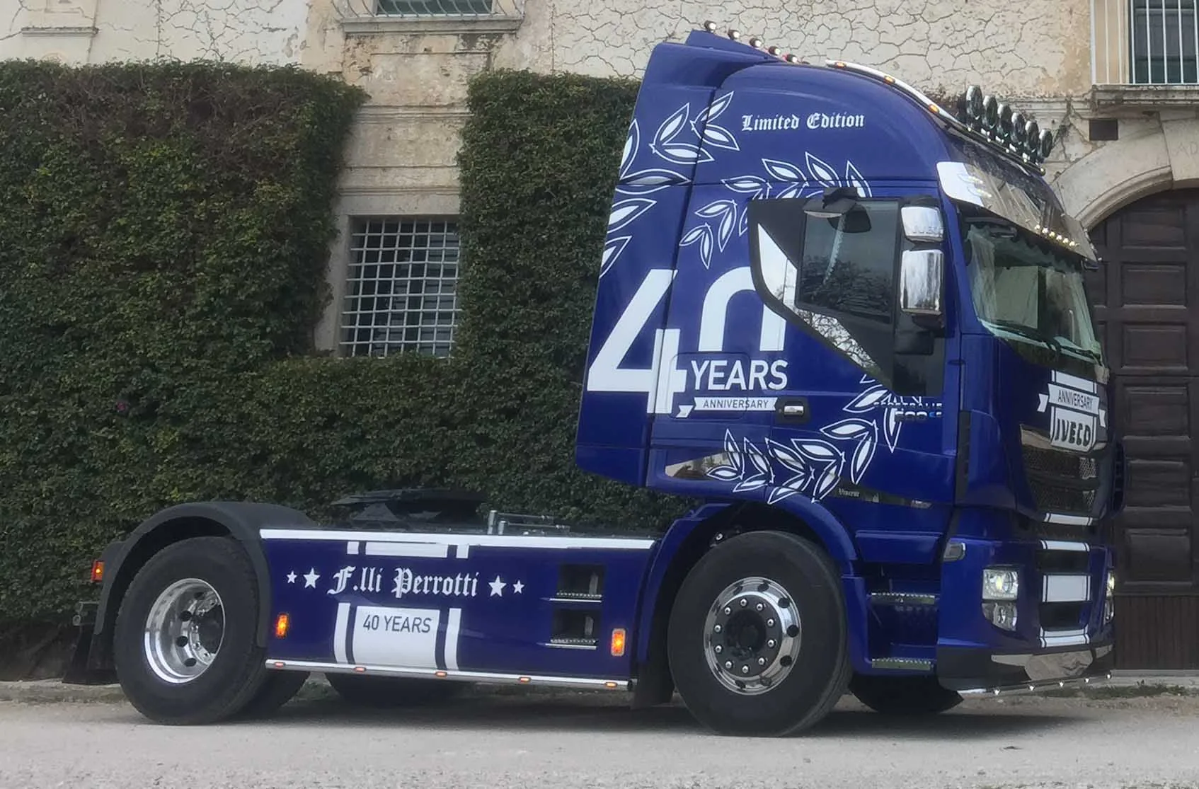 Autotrasporti Fratelli Perrotti -  Decorazione Iveco 40°Anniversario