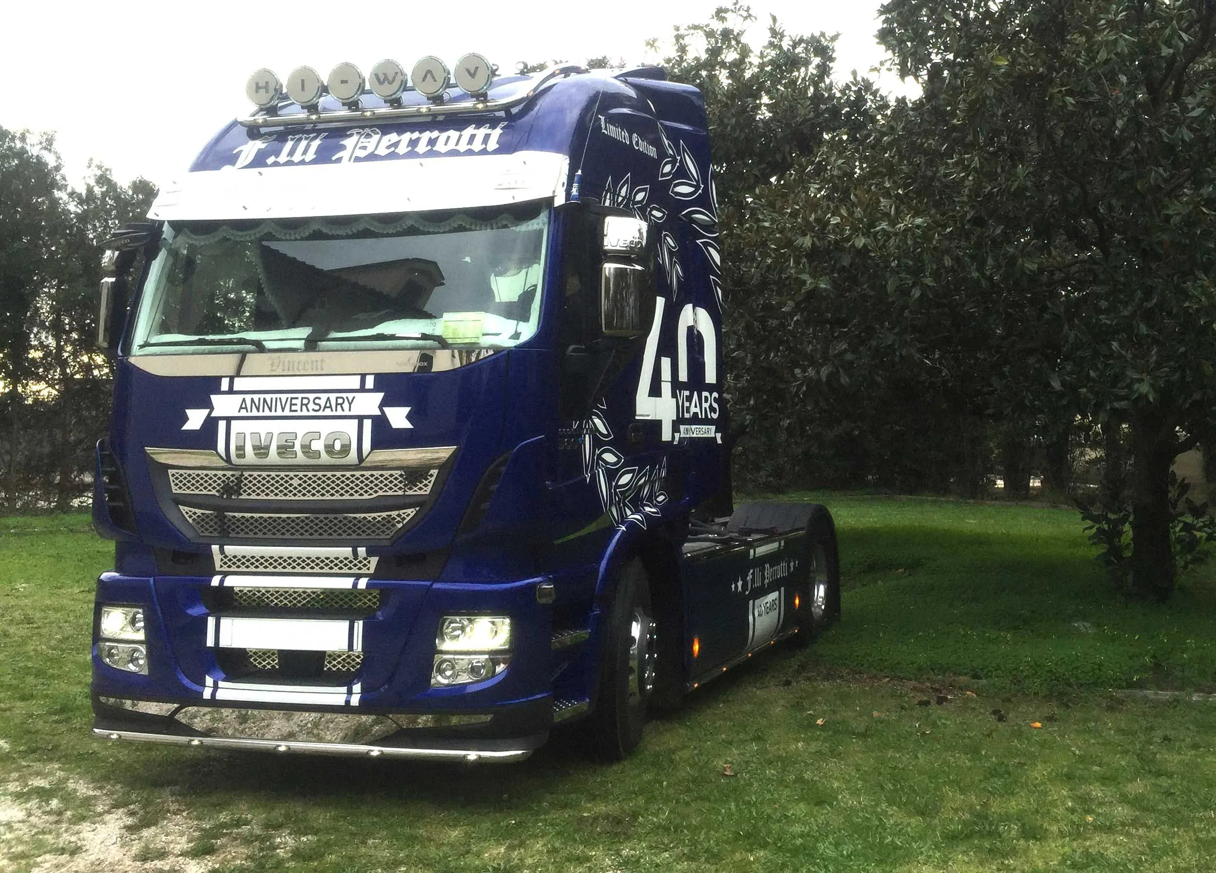 Autotrasporti Fratelli Perrotti -  Decorazione Iveco 40°Anniversario
