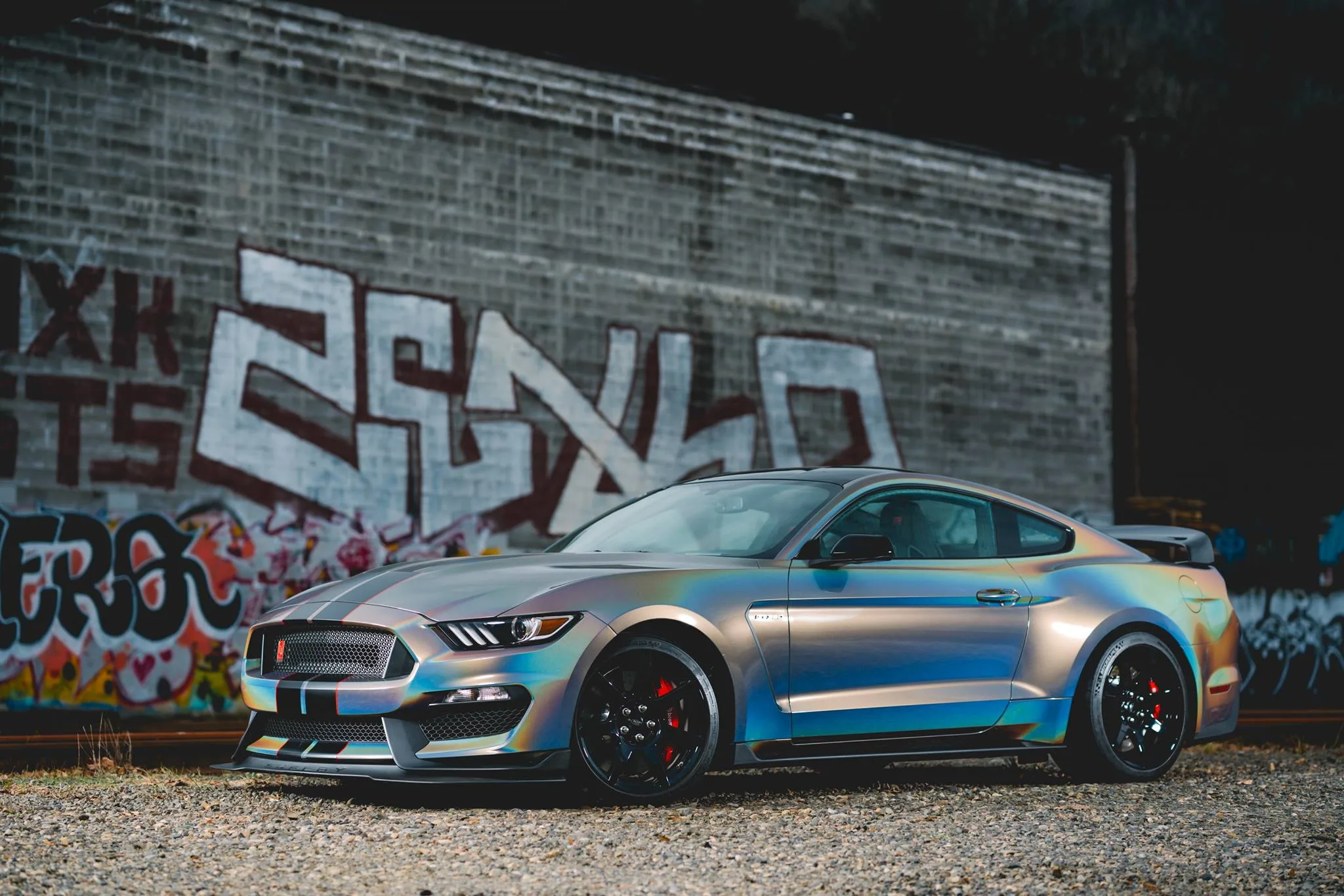 Ford Mustang - Car wrapping Gloss Psychedelic GP281 3M