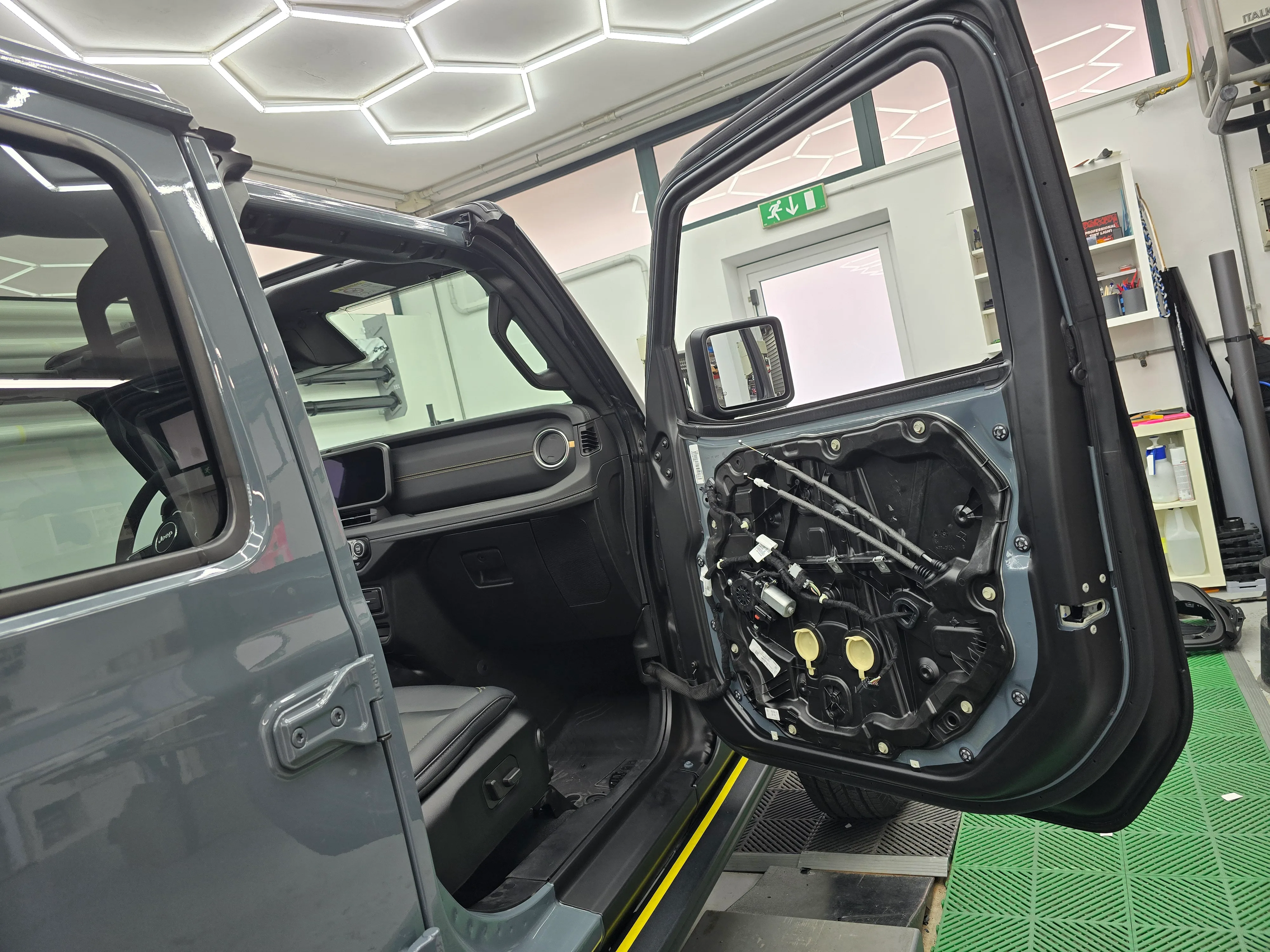 Jeep Wrangler Sahara | Wrapping Matte Deep Black
