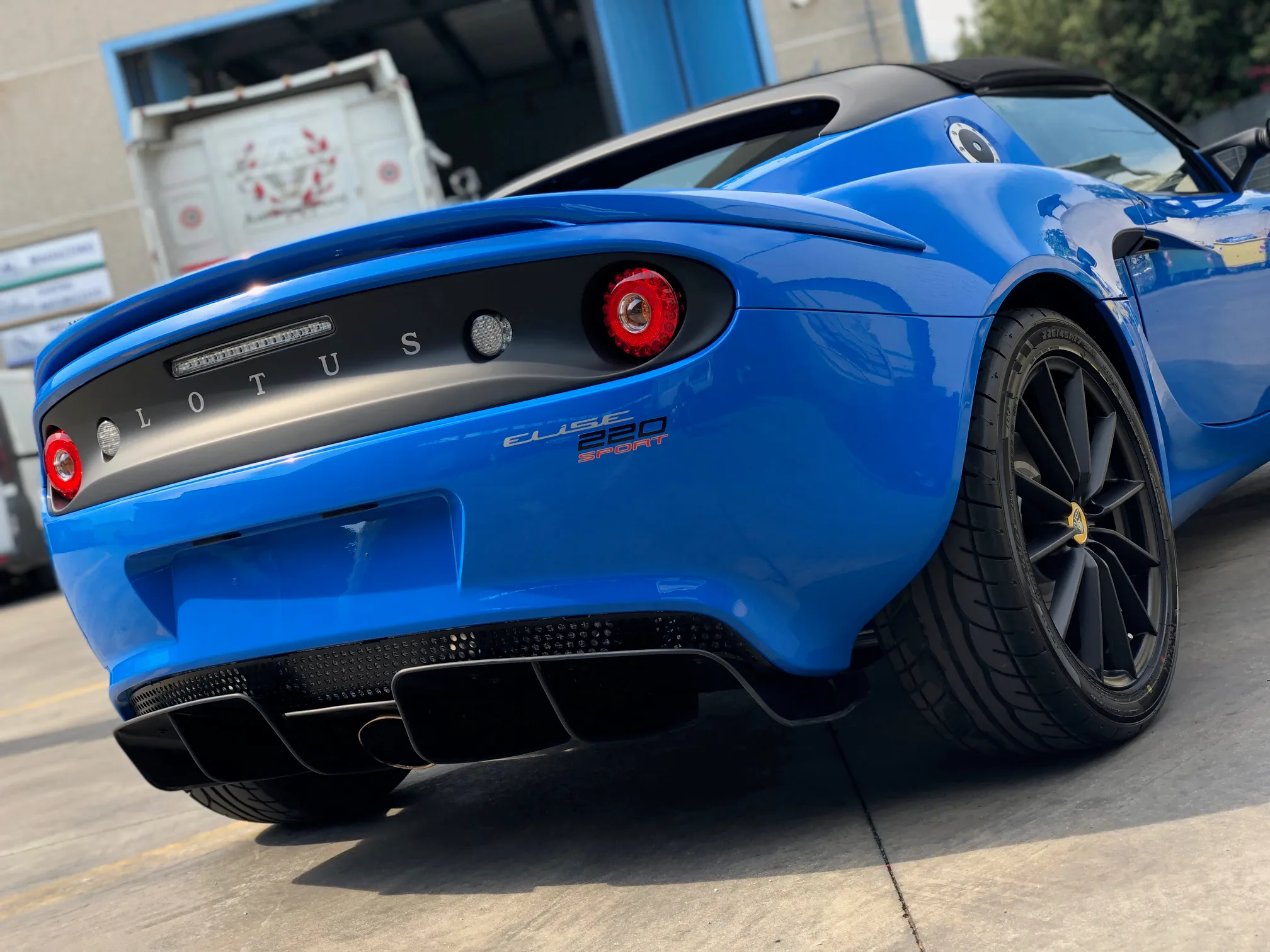 Lotus Elise 220 Sport - Car Detailing
