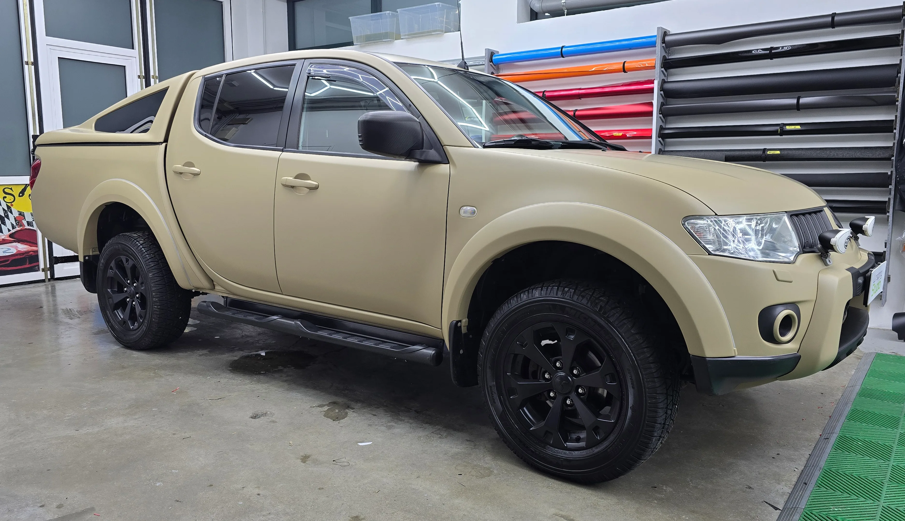 Mitsubishi L200 | Car Wrapping Satin Sandstorm
