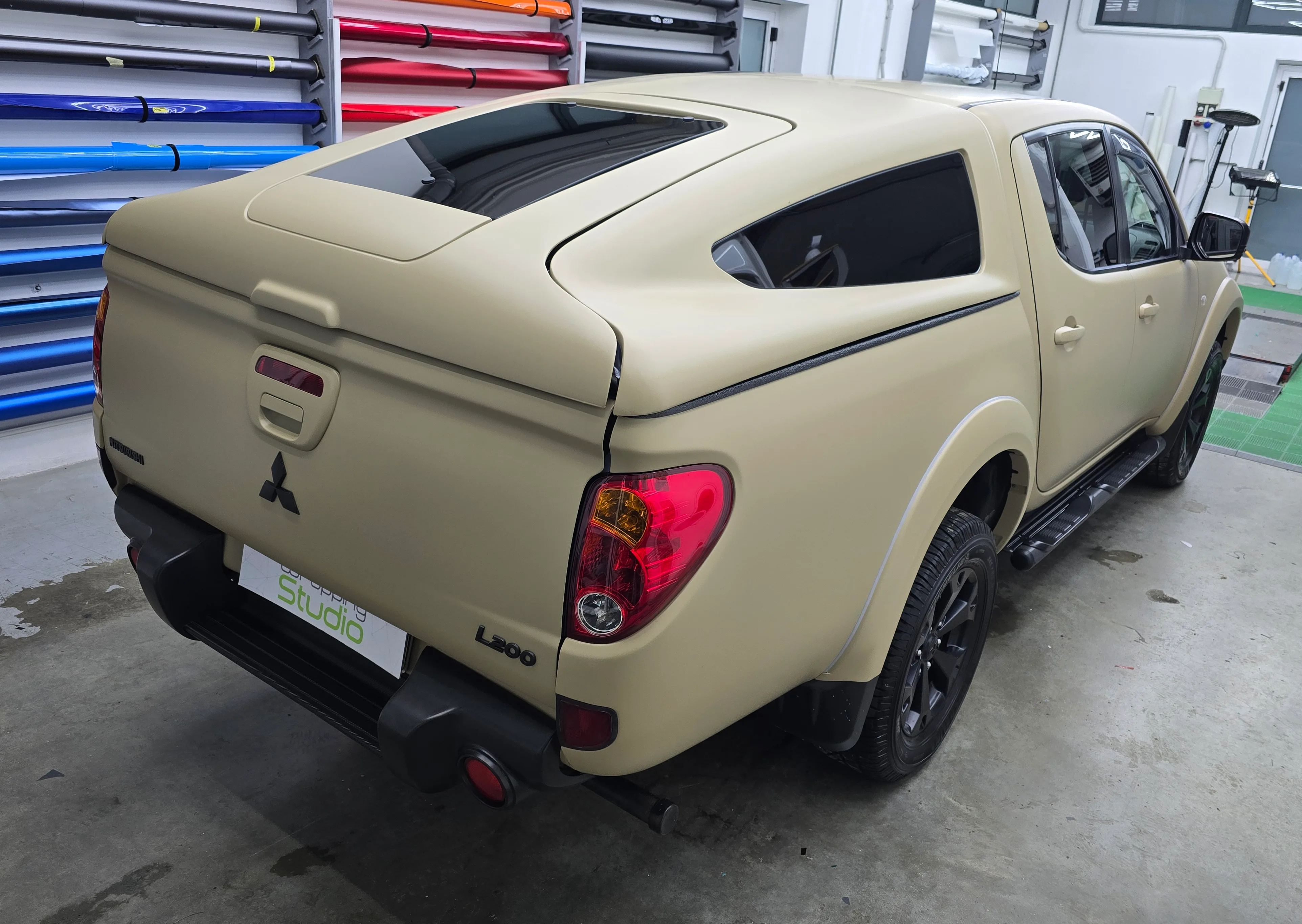 Mitsubishi L200 | Car Wrapping Satin Sandstorm