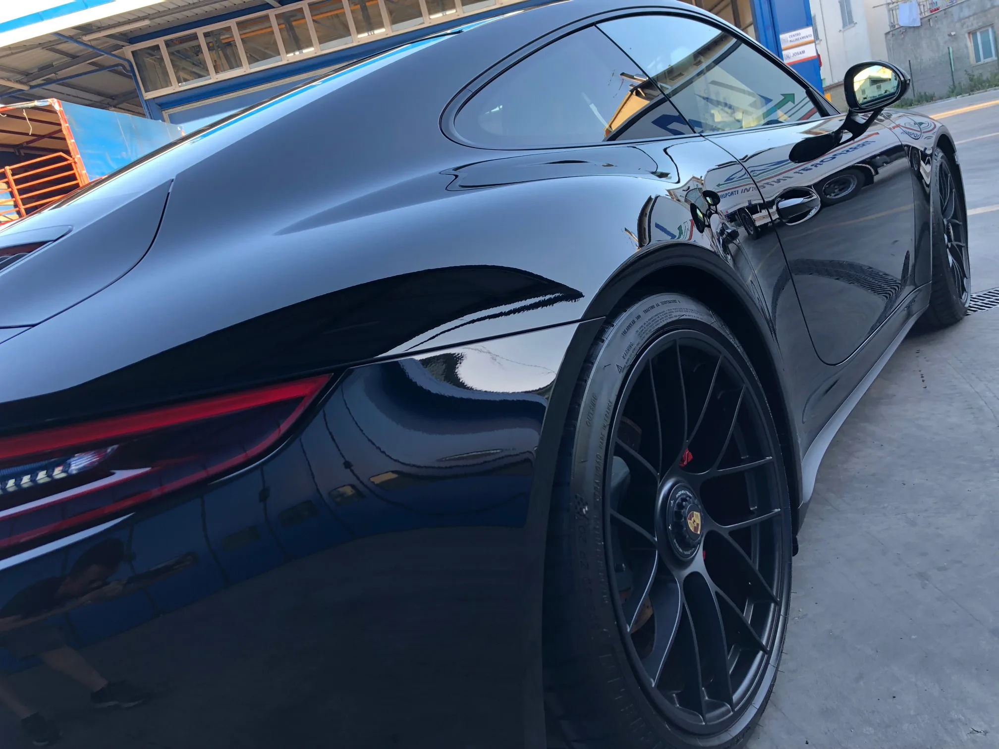Porsche Carrera 4 GTS - Car Detailing