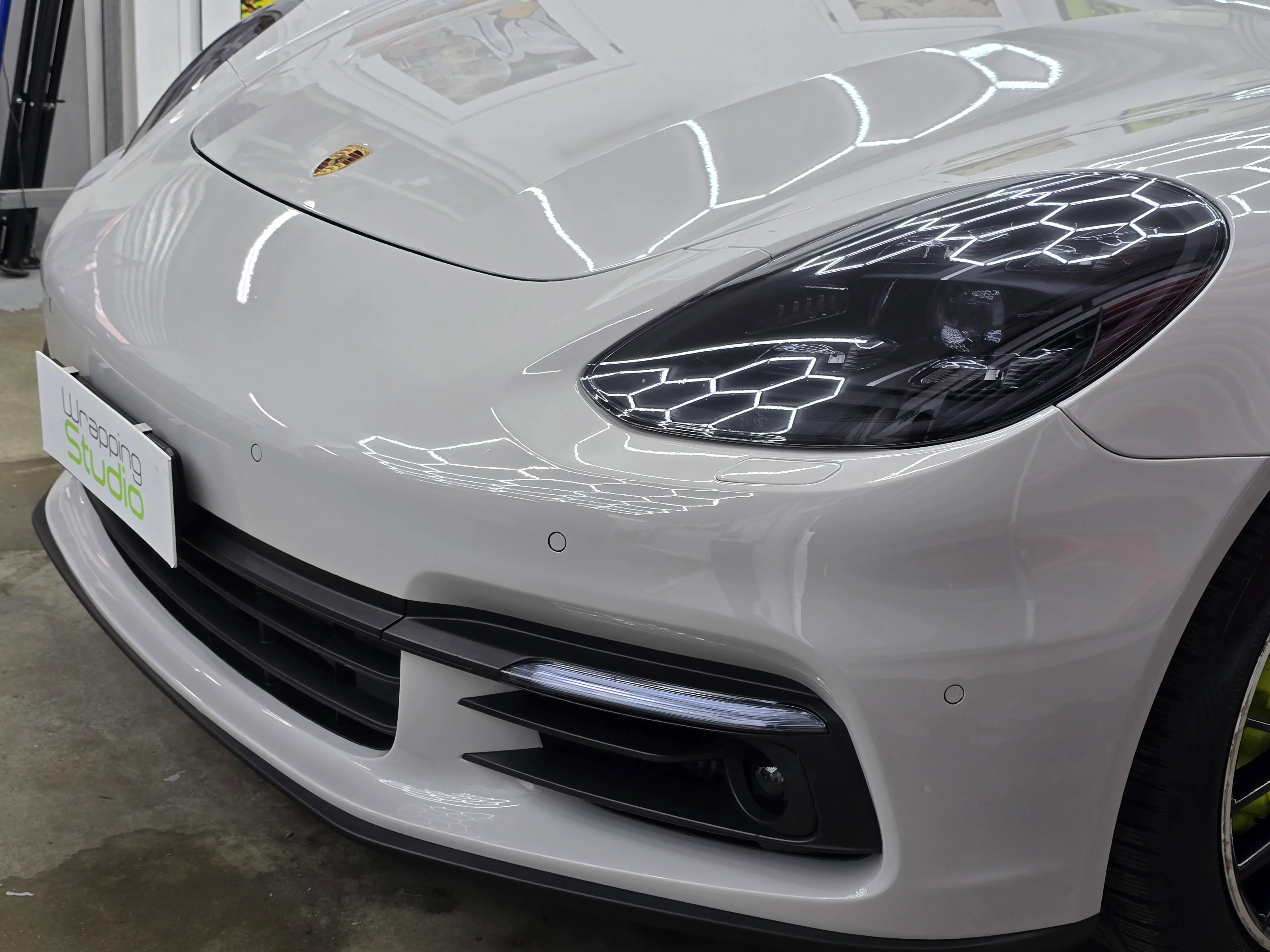 Porsche Panamera 4 | Wrapping High Gloss Storm Gray