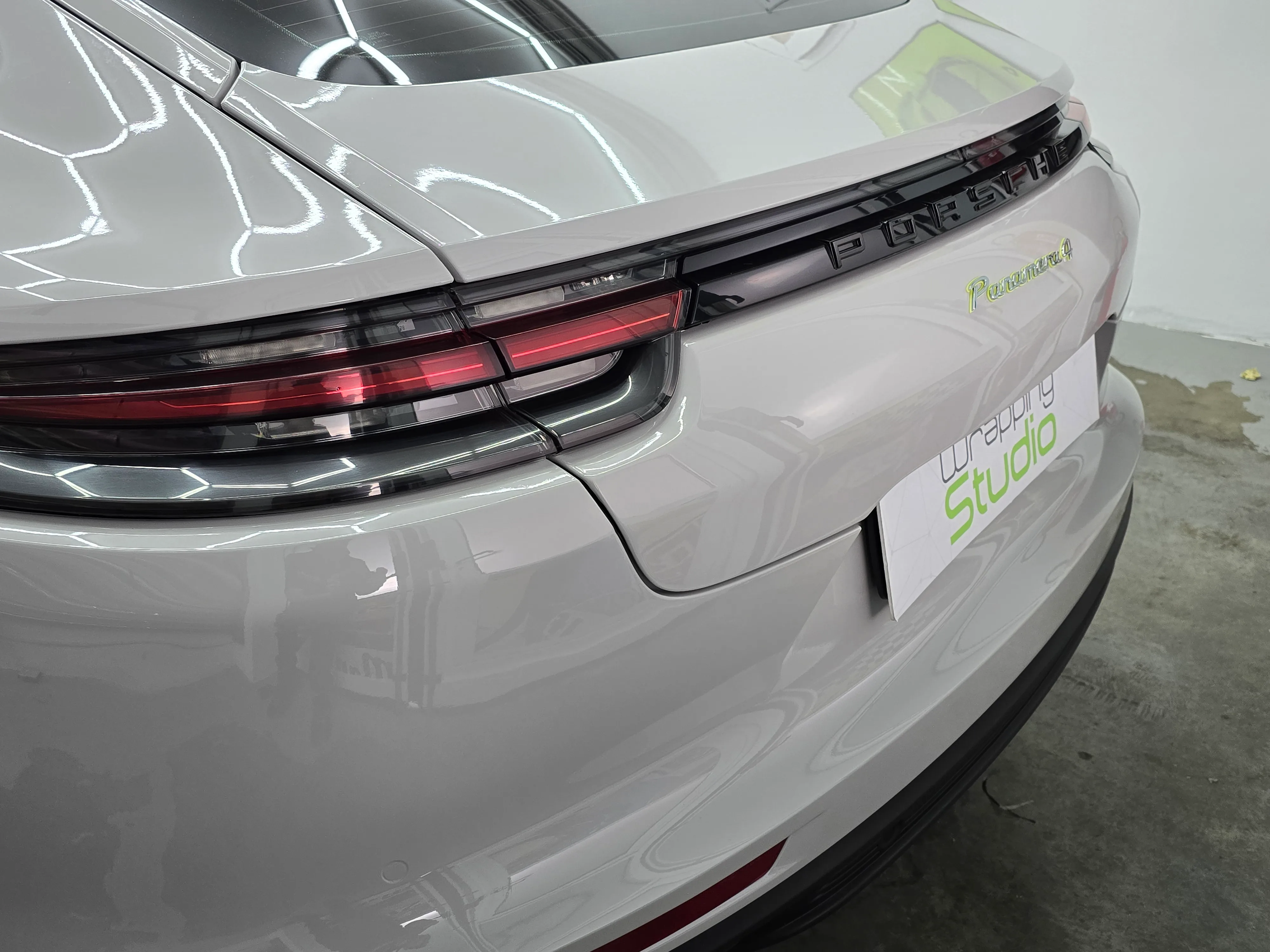 Porsche Panamera 4 | Wrapping High Gloss Storm Gray