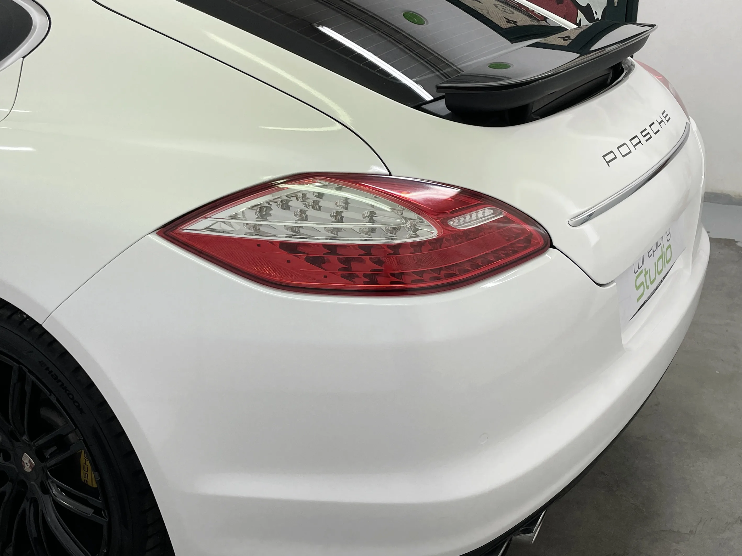Porsche Panamera  | Wrapping White Gloss