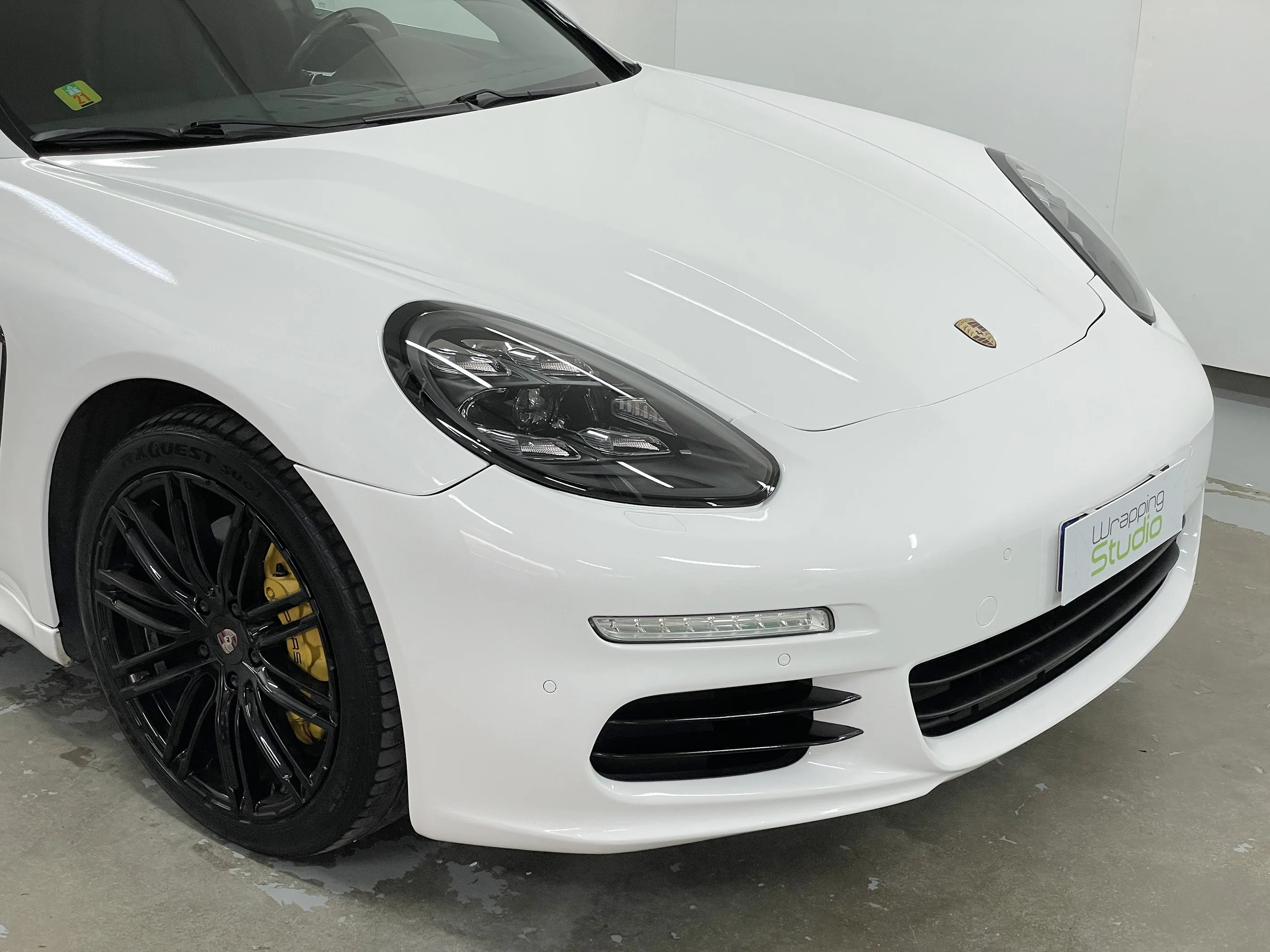 Porsche Panamera  | Wrapping White Gloss
