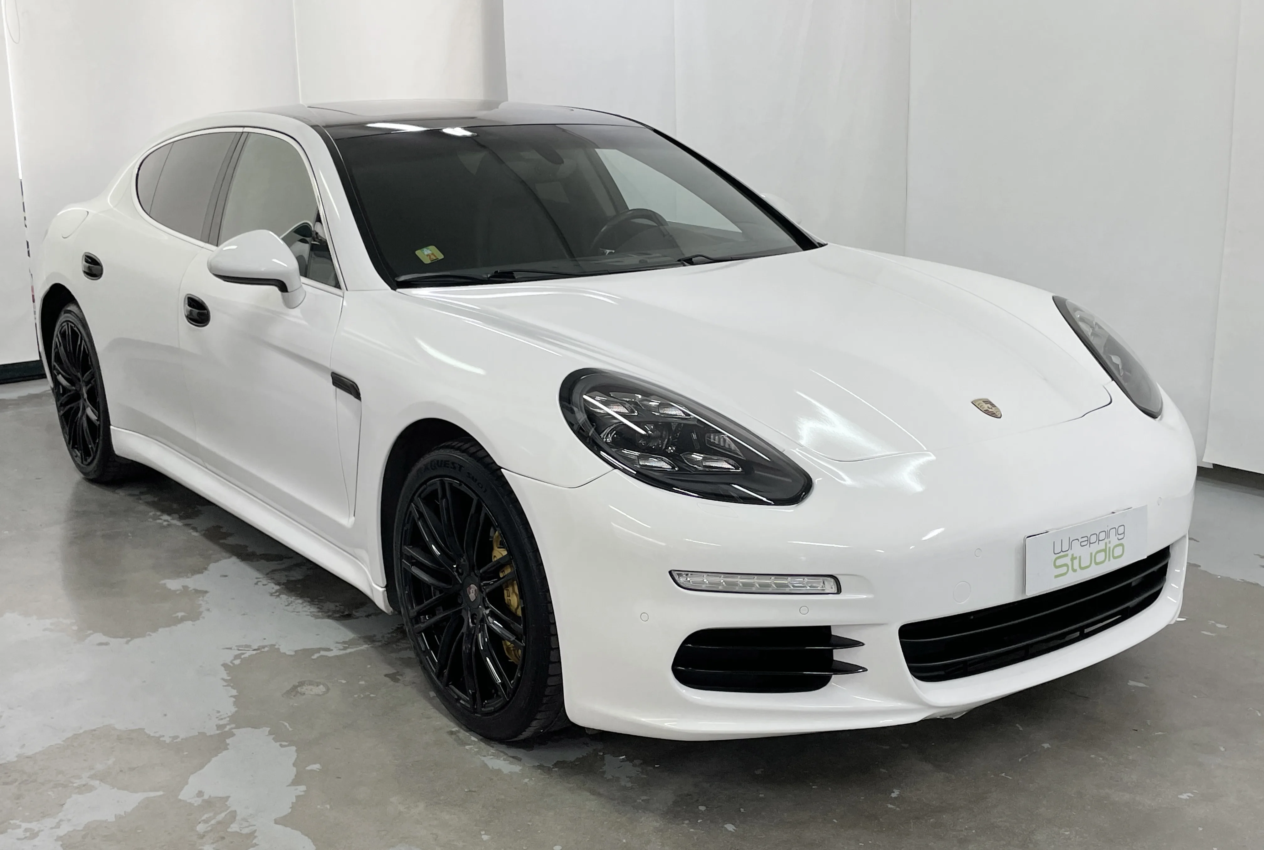 Porsche Panamera  | Wrapping White Gloss