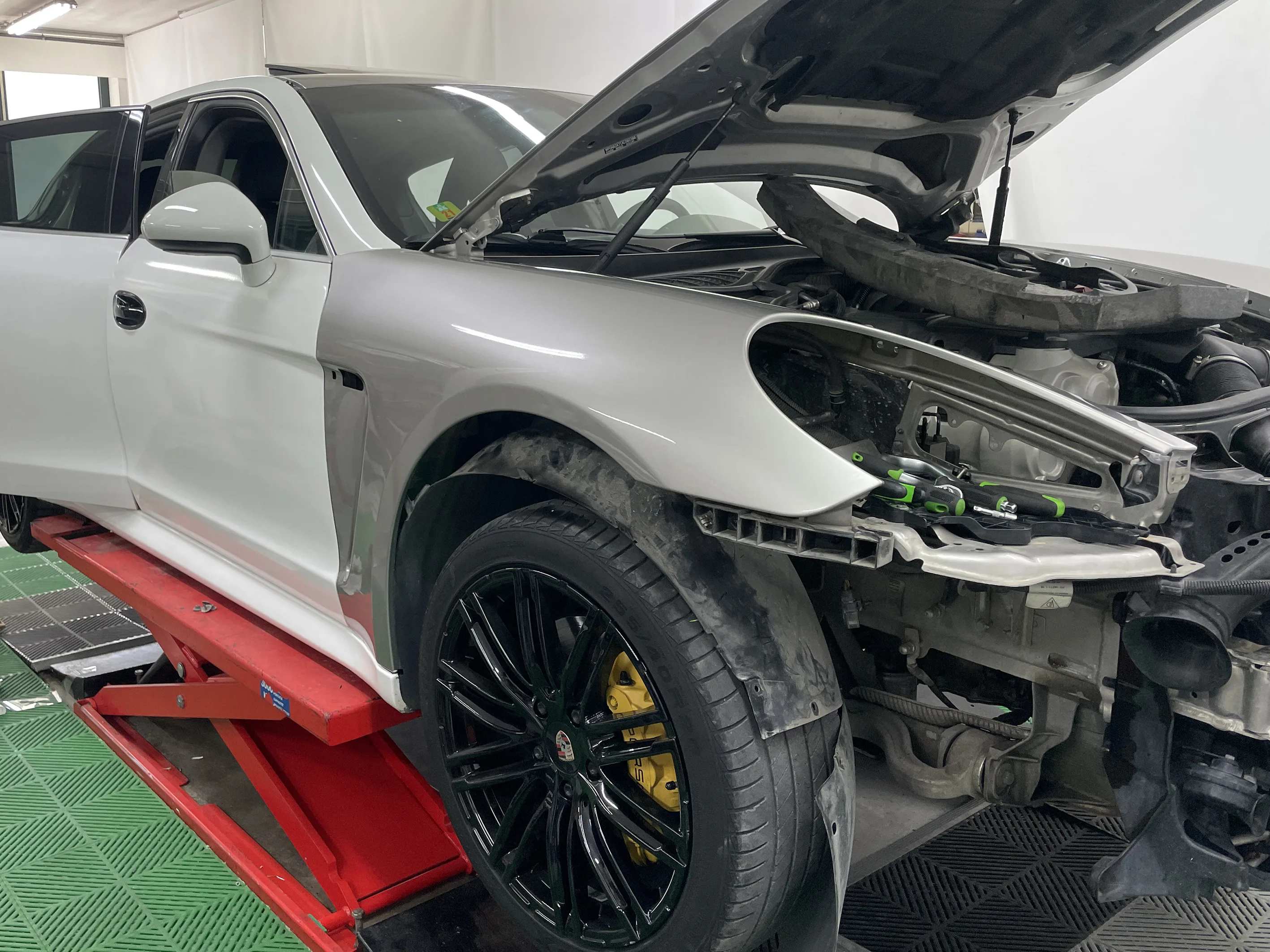 Porsche Panamera  | Wrapping White Gloss