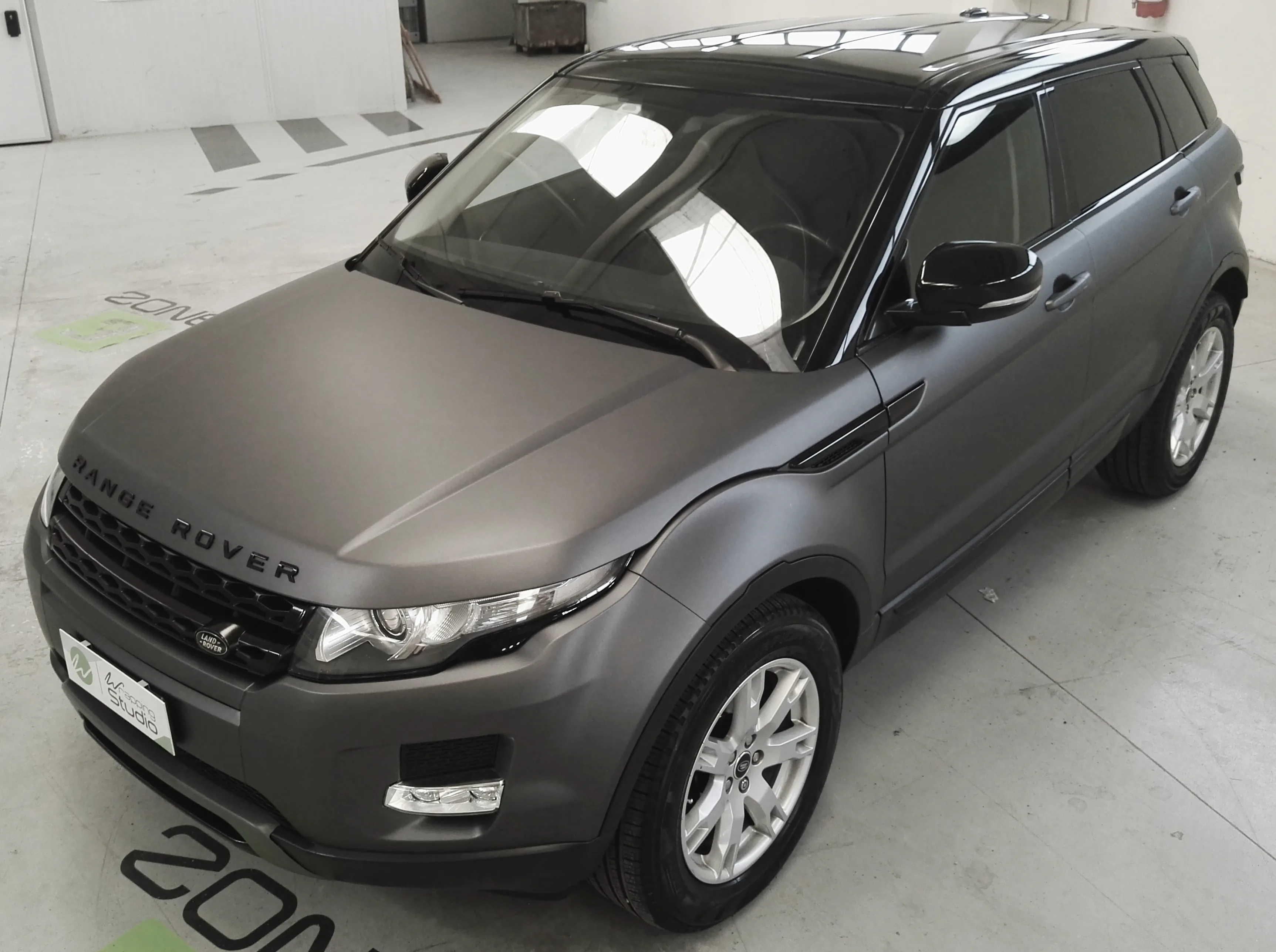 Range rover Evoque - Wrapping Auto "Antracite Metallizzato Opaco"