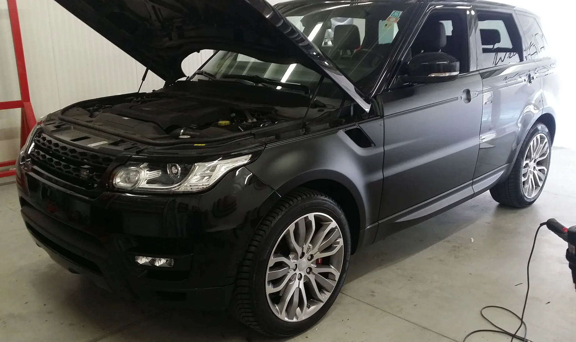Range Rover Sport - Wrapping Auto "Nero Opaco"  Decorazioni Floreali "Nero Lucide"