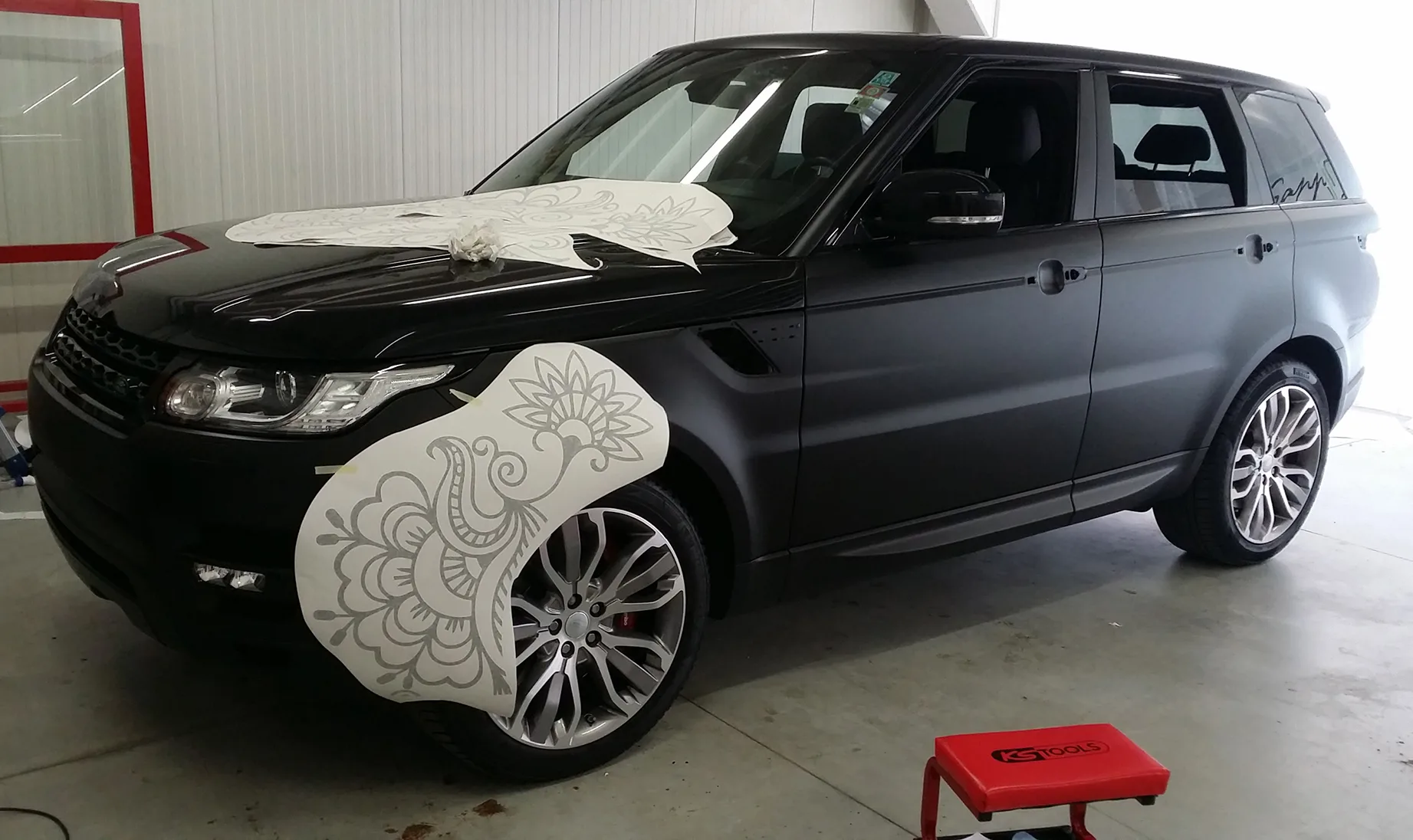 Range Rover Sport - Wrapping Auto "Nero Opaco"  Decorazioni Floreali "Nero Lucide"