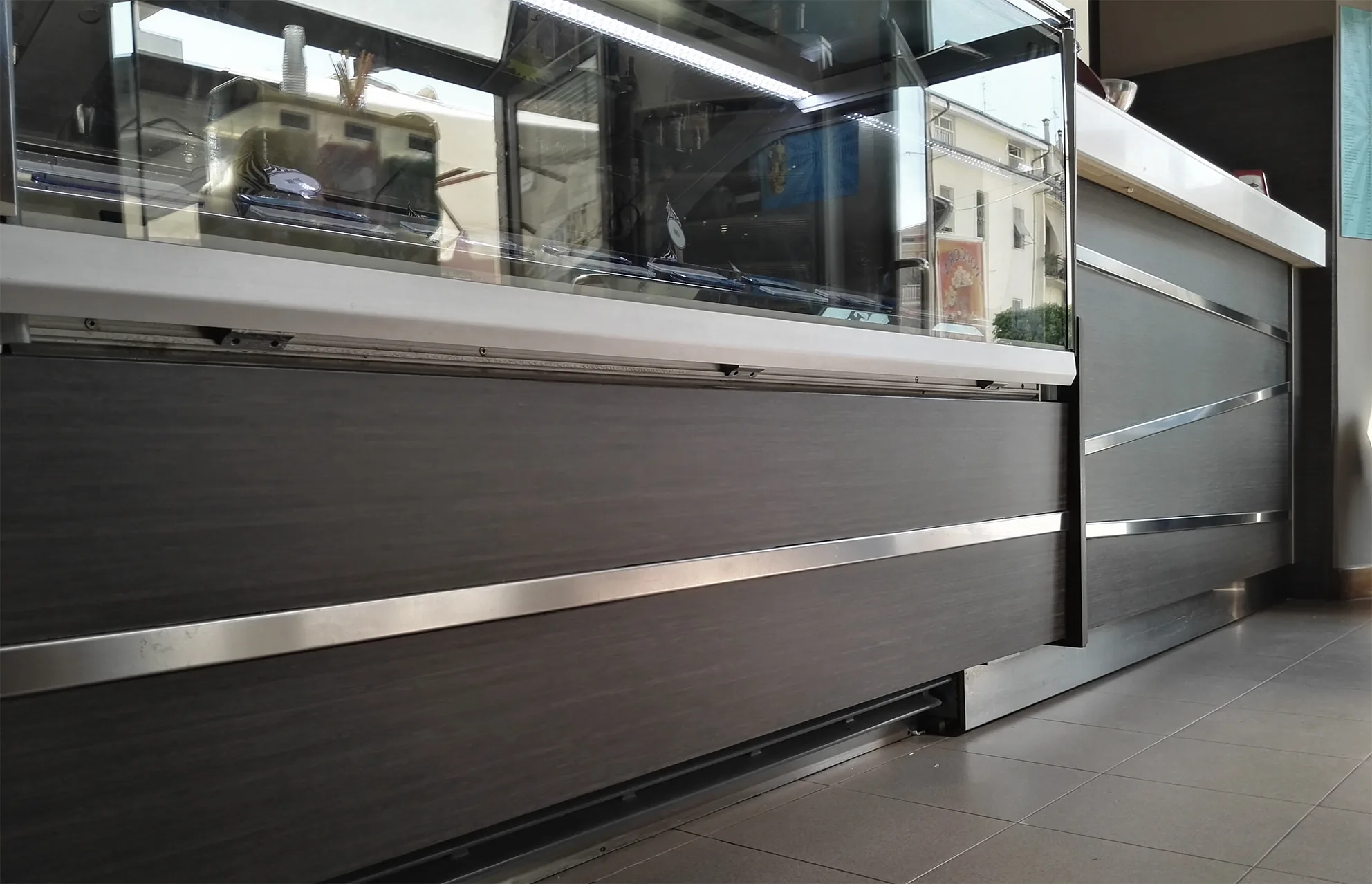 Riqualificazione "Gelateria" - Pellicola Adesiva Silverblack Wood