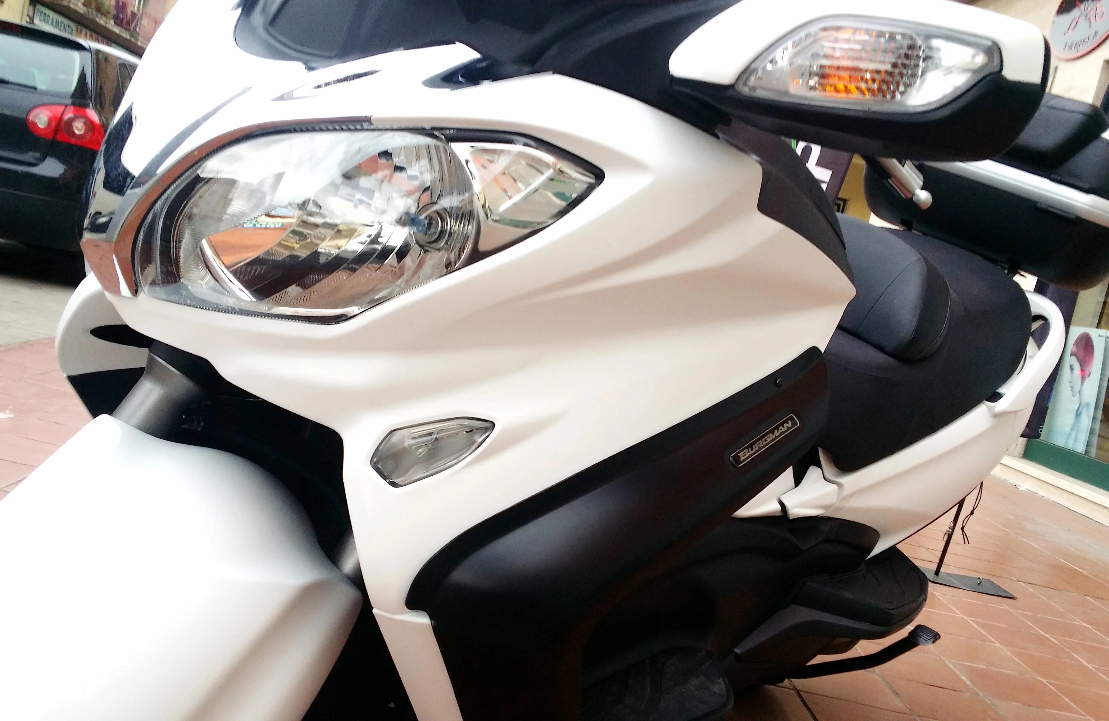 Suzuki Burgman 650 - Wrapping Moto "Bianco Opaco"