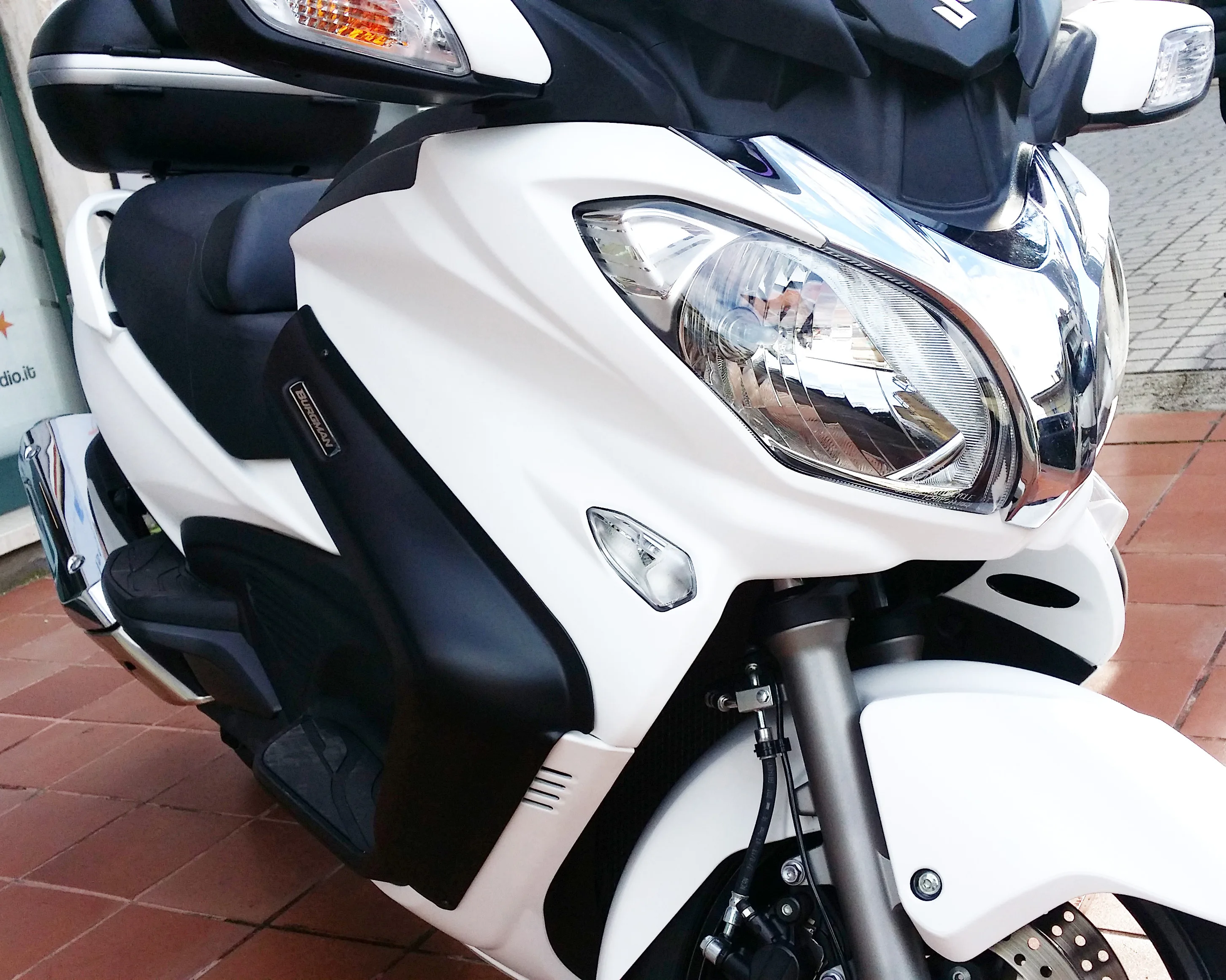 Suzuki Burgman 650 - Wrapping Moto "Bianco Opaco"