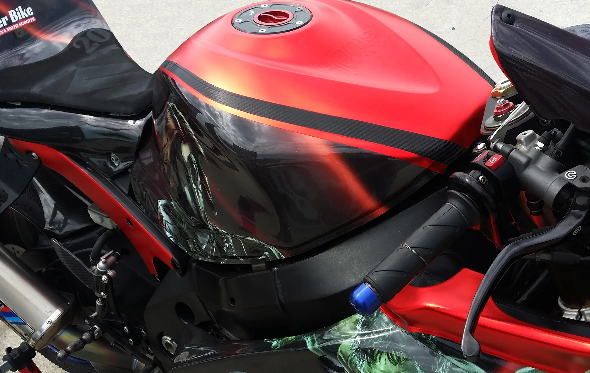SUZUKI GSX R- Wrapping Moto "Marvel"